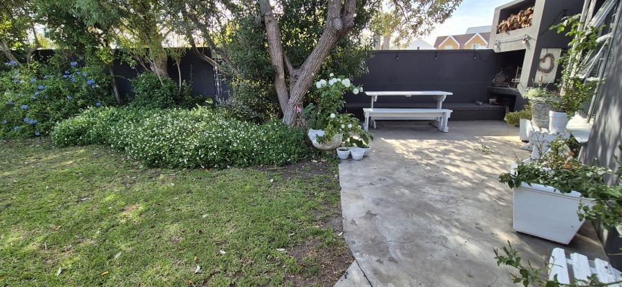 4 Bedroom Property for Sale in Waves Edge Western Cape